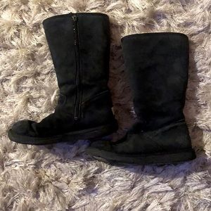 UGGs black size 7